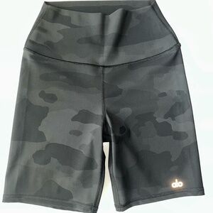Alo Yoga high waist vapor biker shorts - Small